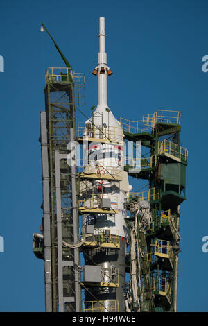 Die russische Sojus-Rakete und Sojus MS-03 Raumschiff sitzt auf dem Kosmodrom Baikonur Launch Pad in Vorbereitung auf die Mission der NASA internationale Raumstation Expedition 50-51 14. November 2016 in Baikonur, Kasachstan. Stockfoto