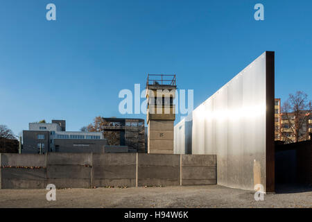 Berliner Mauer Gedenkstätte Besucherzentrum und ehemaligen Todesstreifen ausstellen an der Bernauer Straße in Berlin, Deutschland Stockfoto