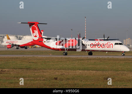 Stuttgart, Deutschland – 31. Oktober 2016: Airberlin, Bombardier Dash Q400 am Stuttgarter Flughafen Stockfoto