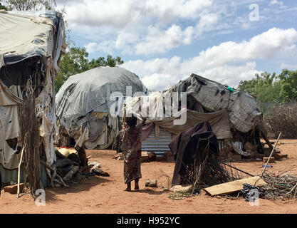 Dadaab in Kenia. 17. November 2016. Blick auf das Flüchtlingslager in Dadaab in Kenia, 17. November 2016. Die weltweit größte Flüchtlingslager in Nord-östlich von Kenia droht geschlossen werden musste. Am 16. November gab die kenianische Regierung es eine Nachfrist von sechs Monate. Mehr als 280.000 Menschen, vor allem aus Somalia, Leben im Lager nach Angaben der Vereinten Nationen. Foto: ANNA KERBER/Dpa/Alamy Live News © Dpa picture-Alliance/Alamy Live News Stockfoto