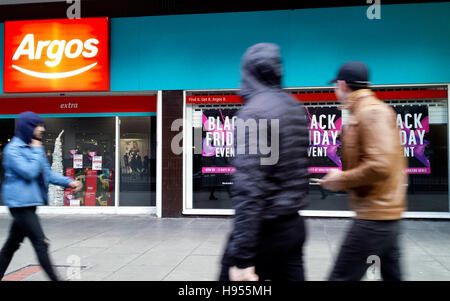 London, UK. 18. November 2016. Argos Black Friday Event. Argos-Store in Wood Green, North London 13 Tage des schwarzen Freitag beginnt befasst sich Credit: Dinendra Haria/Alamy Live News Stockfoto