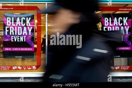 London, UK. 18. November 2016. Argos Black Friday Event. Argos-Store in Wood Green, North London 13 Tage des schwarzen Freitag beginnt befasst sich Credit: Dinendra Haria/Alamy Live News Stockfoto