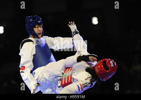 Burnaby, Kanada. 18. November 2016. WTF World Taekwondo Junior Championships Lijun Zhou (CHN) und Kristina Bero (CRO) rot konkurrieren im Finale der weiblichen 55kg gewann durch Zhou Alamy Live News / Peter Llewellyn Stockfoto