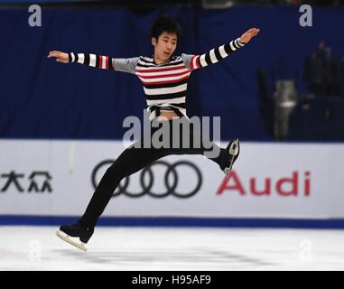 Peking, China. 19. November 2016. Chinas Jin Boyang konkurriert in der Herren Kür beim Audi Cup of China ISU Grand Prix of Figure Skating 2016 in Peking, Hauptstadt von China, 19. November 2016. Bildnachweis: He Xinye/Xinhua/Alamy Live-Nachrichten Stockfoto