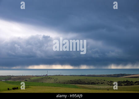 Brighton, UK. 19. November 2016. Ein Sturm den englischen Kanal in der Nähe von Shoreham überrollen heute Credit: Andrew Hasson/Alamy Live News Stockfoto