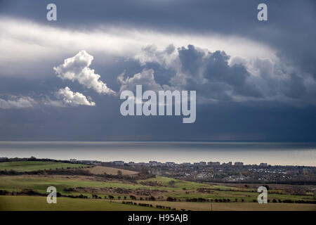 Brighton, UK. 19. November 2016. Ein Sturm den englischen Kanal in der Nähe von Shoreham überrollen heute Credit: Andrew Hasson/Alamy Live News Stockfoto