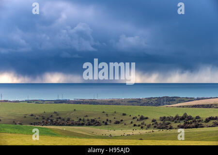 Brighton, UK. 19. November 2016. Ein Sturm den englischen Kanal in der Nähe von Shoreham überrollen heute Credit: Andrew Hasson/Alamy Live News Stockfoto