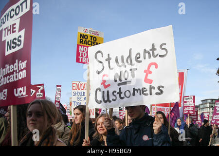 London, UK. 19. November 2016. Tausende von Demonstranten demonstrieren in London gegen die Regierung Kürzungen und Reformen im Bildungs- und anspruchsvolle frei, gute Qualität weiter und Hochschulbildung, für jeden Kredit zugänglich: Dinendra Haria/Alamy Live News Stockfoto