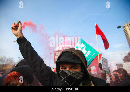 London, UK. 19. November 2016. Tausende von Demonstranten demonstrieren in London gegen die Regierung Kürzungen und Reformen im Bildungs- und anspruchsvolle frei, gute Qualität weiter und Hochschulbildung, für jeden Kredit zugänglich: Dinendra Haria/Alamy Live News Stockfoto