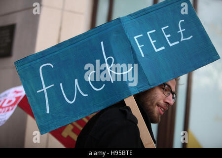 London, UK. 19. November 2016. Tausende von Demonstranten demonstrieren in London gegen die Regierung Kürzungen und Reformen im Bildungs- und anspruchsvolle frei, gute Qualität weiter und Hochschulbildung, für jeden Kredit zugänglich: Dinendra Haria/Alamy Live News Stockfoto