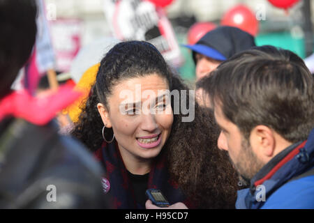 London, UK. 19. November 2016. Studenten protestieren gegen Gebühren und Schnitten und Schulden im Zentrum von London. Bildnachweis: Matthew Chattle/Alamy Live-Nachrichten Stockfoto