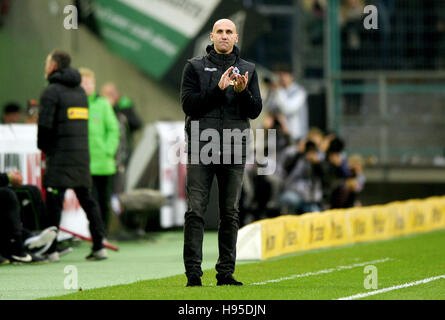 Mönchengladbach, Deutschland. 19. November 2016. Mönchengladbach Trainer Andre Schubert während der deutschen Fußball-Bundesliga-Fußball-match zwischen Borussia Moenchengladbach und 1. FC Köln im Borussia-Park in Mönchengladbach, 19. November 2016. Foto: JONAS GUETTLER/Dpa/Alamy Live News Stockfoto