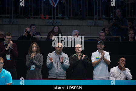 Die O2-Arena, London, UK. 19. November 2016. Tag 7 Singles Halbfinale, besiegt Andy Murray (GBR) Milos Raonic (CAN) in einem epischen 3-Set-Match. Murrays Frau und Team feiern. Dies wird die längste Best-of-Three Set Spiel in die ATP World Tour Finals seit 1991 als ersten Mal aufgezeichnet wurden und nimmt 3 h 38mins. Bildnachweis: Sportsimages/Alamy Live-Nachrichten. Stockfoto