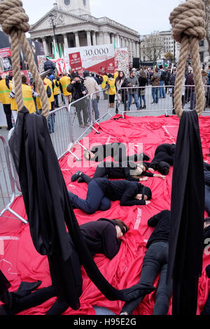 Iranische Demonstranten protestieren gegen die Verhaftung und Ermordung von politischen Gefangenen durch die Behörden im Iran. London, UK. Stockfoto