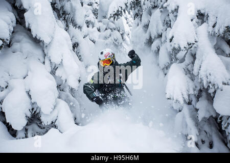 Snowboarden das Pulver auf das Skigebiet von Saint-Gervais-Les-Bains Stockfoto