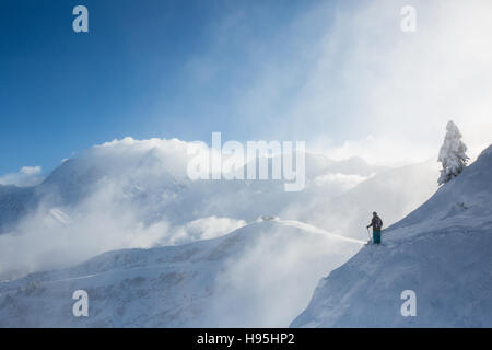 Skifahrer nehmen Spaß auf das Skigebiet von Saint-Gervais-Les-Bains Stockfoto