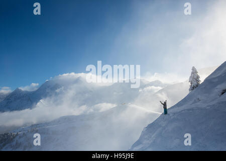 Skifahrer nehmen Spaß auf das Skigebiet von Saint-Gervais-Les-Bains Stockfoto