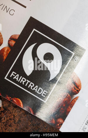 Fairtrade Logo auf der jar von Marks & Spencer entkoffeinierter Instant Kaffee - Fairtrade logo Symbol für Fairen Handel Stockfoto