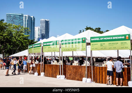 Miami Florida, Bayfront Park, Chipotle CREWELLE Festival, Verkäufer, Stände, Stände, Bier, Wein, FL161113066 Stockfoto