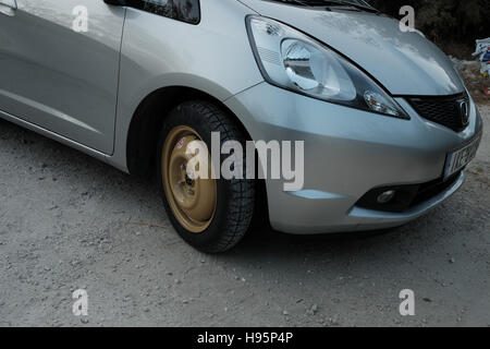 Space Saver Reserverad Vorderreifen des Autos Stockfoto