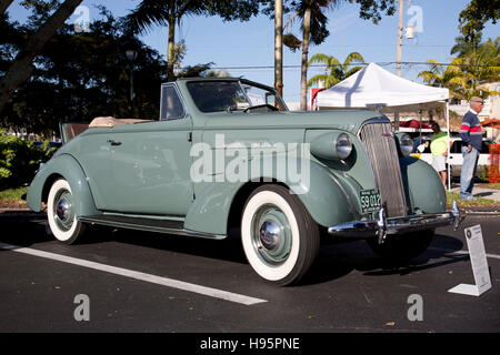 1937 Chevrolet Cabrio bei Naples-Marco Island-Automobile in Naples, Florida anzeigen Stockfoto