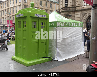 Grünes veganes Restaurant Pop up Police Box dr Who tardis Website für die Ivy Glasgow World-Famous Celeb Hangout Eröffnung 2017 geplant Stockfoto