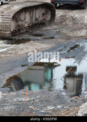 Berlin, Deutschland - 18. November 2016: ausgebrannten Bohren Ramme auf der Baustelle Cuvry-Straße / Schlesische Straße ich Stockfoto