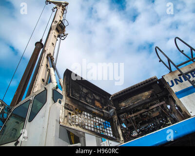 Berlin, Deutschland - 18. November 2016: ausgebrannten Bohren Ramme auf der Baustelle Cuvry-Straße / Schlesische Straße ich Stockfoto