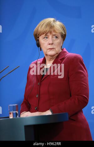 Berlin, Deutschland. 18. November 2016. Angela Merkel in der Pressekonferenz im Bundeskanzleramt in Berlin.  Bildnachweis: Simone Kuhlmey/Pacific Press/Alamy Live-Nachrichten Stockfoto