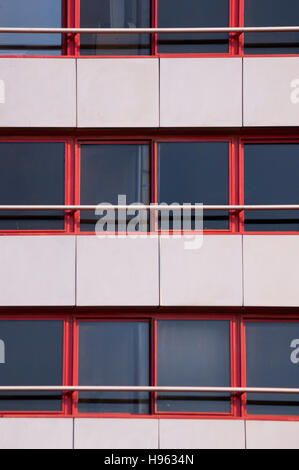 Strukturierten Hintergrund rot eingerahmte Fenster. Stockfoto