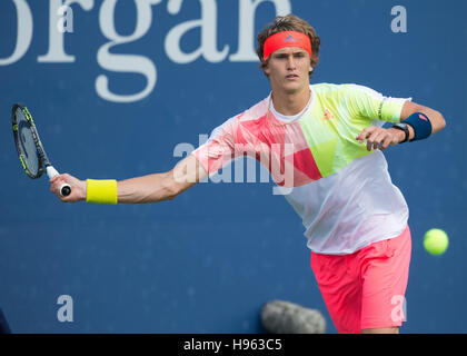 ALEXANDER ZVEREV (GER) bei den US öffnen Sie 2016 Meisterschaften in Flushing Meadows, New York, USA Stockfoto