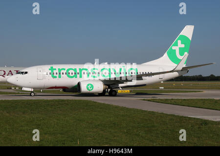 München - 8. August 2016: Transavia, Boeing 737 am Flughafen München Stockfoto