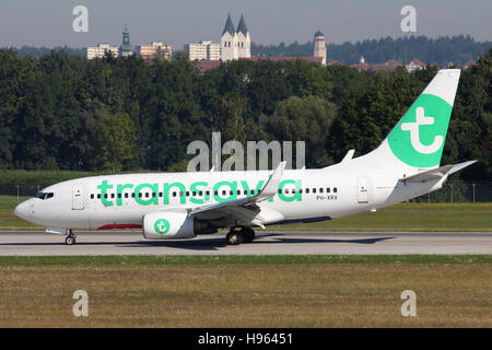 München - 8. August 2016: Transavia, Boeing 737 am Flughafen München Stockfoto