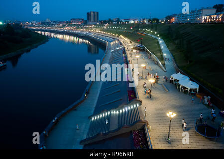 Fußgängerzone Quay am Fluss Tura in Tjumen Stockfoto