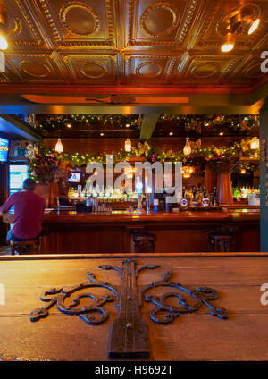 Großbritannien, Schottland, Lothian, Edinburgh, Innenraum Anzeigen der Golf Taverne. Stockfoto