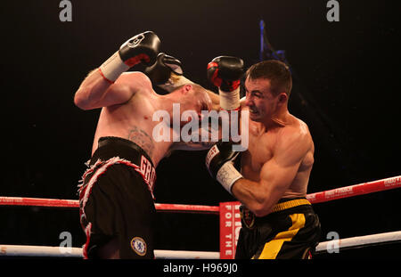 George Groves gegen Eduard Gutknecht in der SSE-Arena Wembley, London. Stockfoto