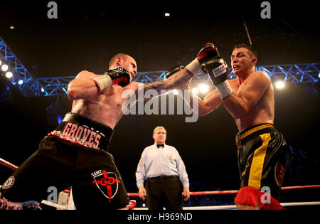 George Groves gegen Eduard Gutknecht in der SSE-Arena Wembley, London. Stockfoto