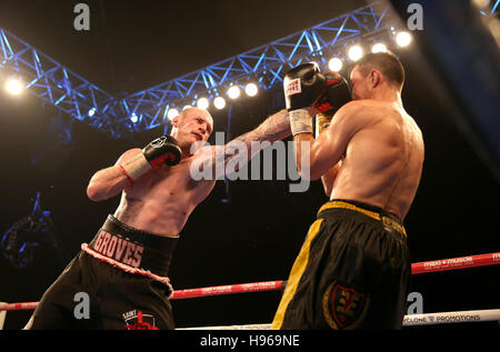 George Groves gegen Eduard Gutknecht in der SSE-Arena Wembley, London. Stockfoto