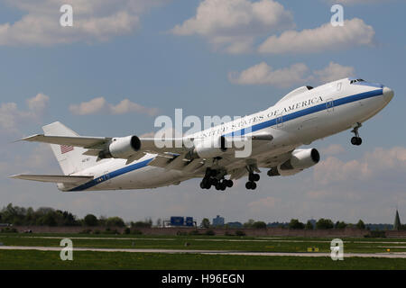 Stuttgart, Deutschland – 4. Mai 2016: US Air Force, Boeing E-4 b am Stuttgarter Flughafen hebt ab Stockfoto