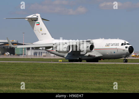 Stuttgart, Deutschland – 5. Mai 2016: Kuwait Luftwaffe, Boeing C17 Globemaster am Stuttgarter Flughafen Stockfoto