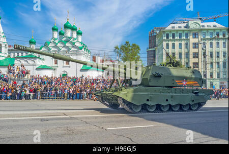 Die 2 s 19 Msta-S Haubitze auf der Parade in Noviy Arbat-Straße Stockfoto