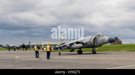 RNAS Culdrose trainiert Flugzeugabfertiger für Operationen auf zukünftige Flugzeugträger Stockfoto