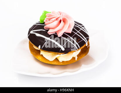 Bunte Kekse Kuchen Busch mit Sahnehäubchen und Creme-Füllung. Studio Photo Stockfoto