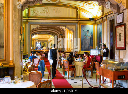 Cafe Gambrinus Interieur in Neapel, Italien Stockfoto