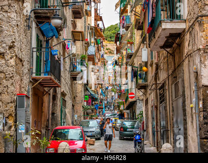 Straßenszene in Quartieri Spagnoli, Neapel, Italien Stockfoto