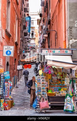 Straßenszene in Quartieri Spagnoli, Neapel, Italien Stockfoto