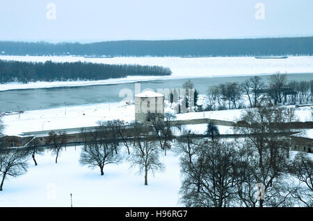 Save und Donau im Winter in Belgrad. Blick vom Kamelegdan Festung Stockfoto