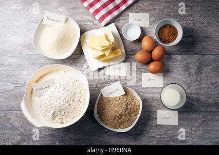 Christmas Cookie Zutaten mit Tags (Deutsch) Stockfoto