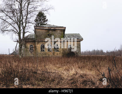 Hölzerne Kirche der Auferstehung mit der Kapelle Weihnachten John Predtechi im Dorf Selco-karelischen Stockfoto