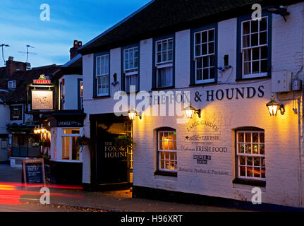 Der Fox & Hounds Pub in Lyndhurst, Hampshire, England UK Stockfoto